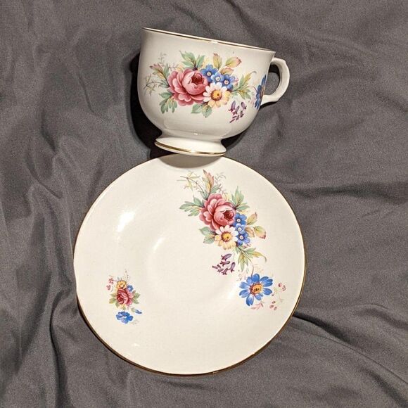 VINTAGE SADLER WELLINGTON FINE BONE CHINA TEACUP & SAUCER MADE IN ENGLAND - Picture 3 of 5
